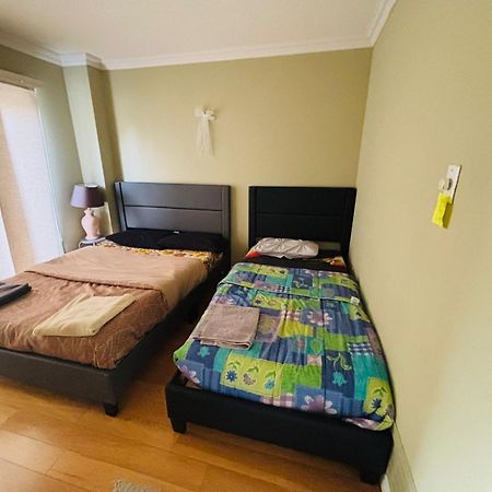 Room With Private Patio Next To Toronto Airport Mississauga Exterior photo