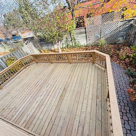 Room With Private Patio Next To Toronto Airport Mississauga Exterior photo