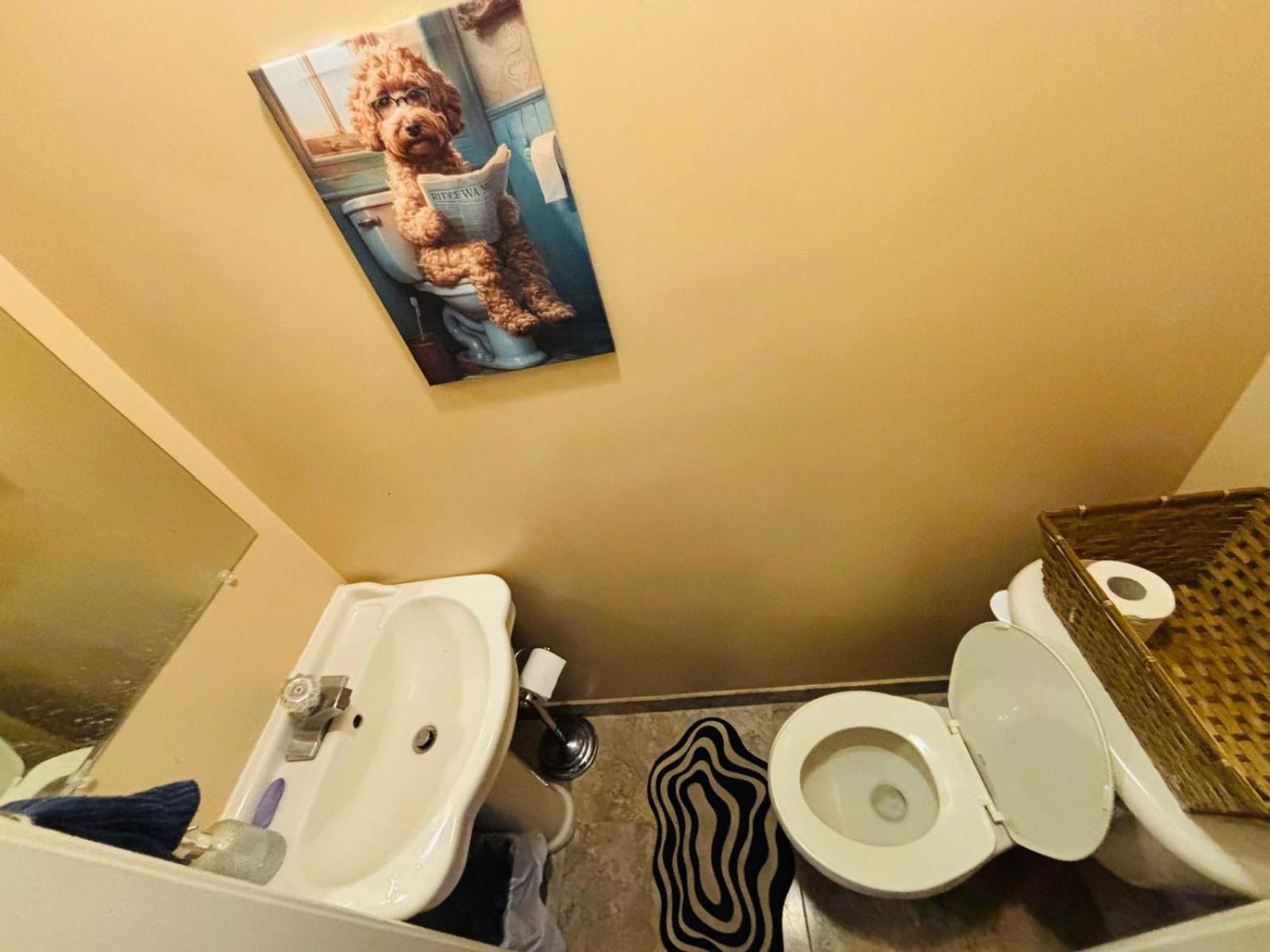 Room With Private Patio Next To Toronto Airport Mississauga Exterior photo
