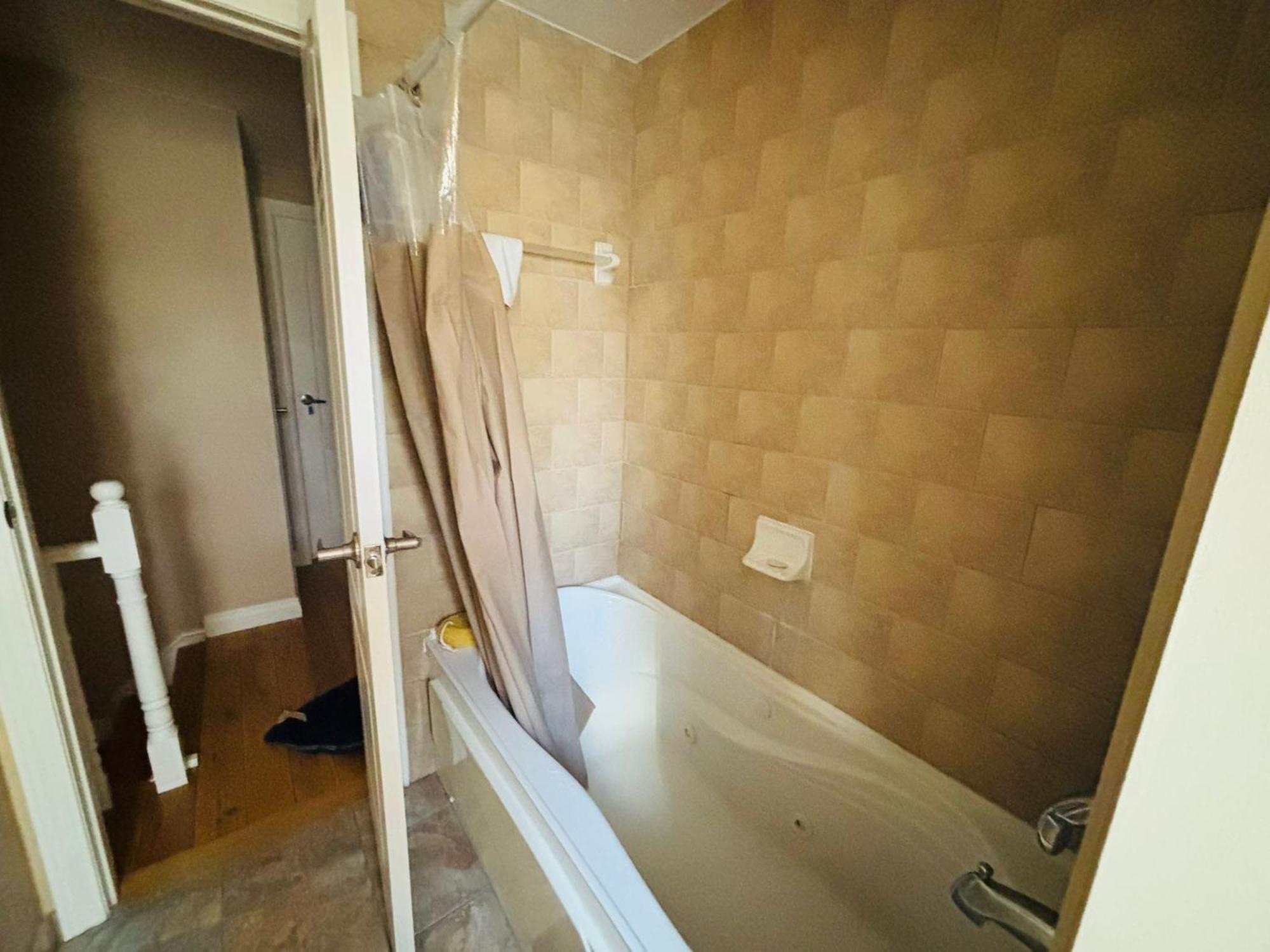Room With Private Patio Next To Toronto Airport Mississauga Exterior photo
